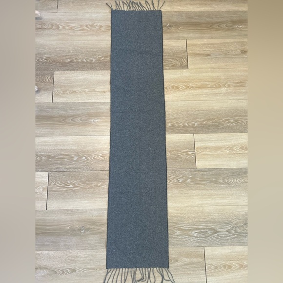 Vintage Versus Versace Charcoal Grey Wool Scarf with Fringe | Made in Italy - Picture 4 of 5